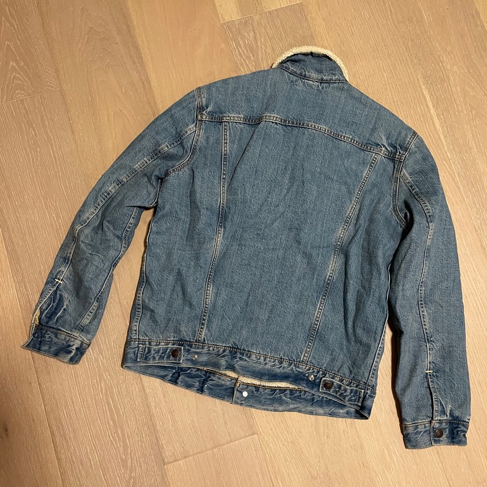 Levi Vintage Fit Sherpa Trucker Jacket - Picture 8 of 8